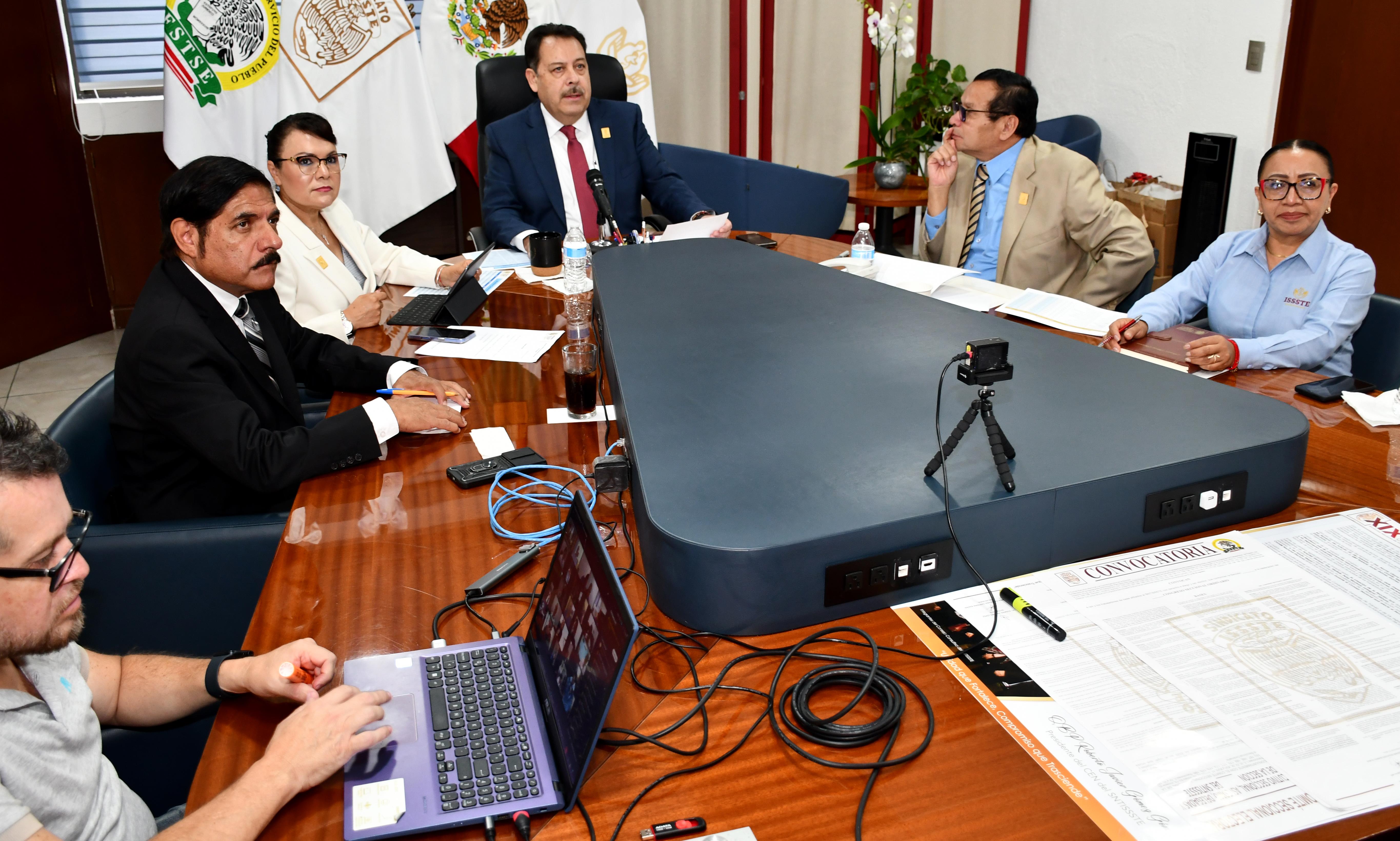  Reunión de Trabajo a distancias con los 49 Secretarios Generales Seccionales del SNTISSSTE